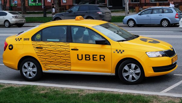 Автомобиль службы такси Uber. Архивное фото Автомобиль службы такси Uber. Архивное фото