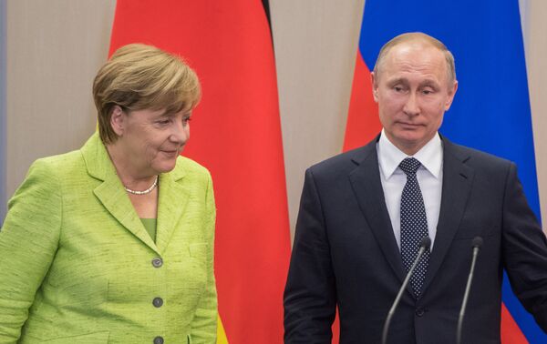 Президент РФ Владимир Путин и федеральный канцлер ФРГ Ангела Меркель во время совместной пресс-конференции в Сочи. 2 мая 2017 Президент РФ Владимир Путин и федеральный канцлер ФРГ Ангела Меркель во время совместной пресс-конференции в Сочи. 2 мая 2017