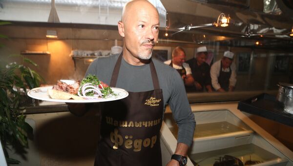 Актер и режиссер Федор Бондарчук на празднике шашлыка в ресторане Bistrot в Москве Актер и режиссер Федор Бондарчук на празднике шашлыка в ресторане Bistrot в Москве