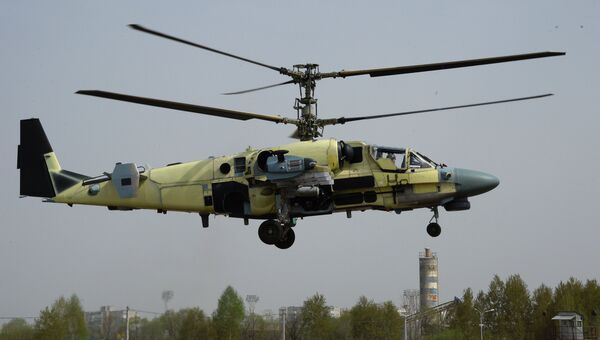 Вертолет Ка-52 Аллигатор во время демонстрационного полета на авиационном заводе Прогресс в Приморском крае Вертолет Ка-52 Аллигатор во время демонстрационного полета на авиационном заводе Прогресс в Приморском крае