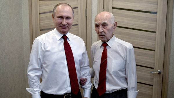 Президент РФ В. Путин побывал в гостях у бывшего представителя КГБ СССР Президент РФ В. Путин побывал в гостях у бывшего представителя КГБ СССР