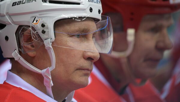 Президент РФ Владимир Путин в гала-матче VI Всероссийского фестиваля Ночной хоккейной лиги в ледовом дворце Большой Олимпийского парка Сочи Президент РФ Владимир Путин в гала-матче VI Всероссийского фестиваля Ночной хоккейной лиги в ледовом дворце Большой Олимпийского парка Сочи