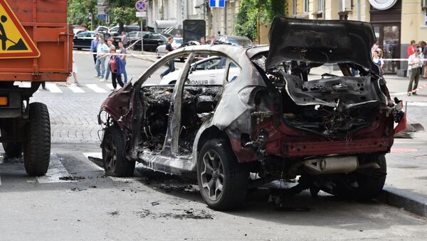 Взорванный автомобиль на перекрестке улиц Богдана Хмельницкого и Ивана Франко, в котором погиб журналист Павел Шеремет Взорванный автомобиль на перекрестке улиц Богдана Хмельницкого и Ивана Франко, в котором погиб журналист Павел Шеремет