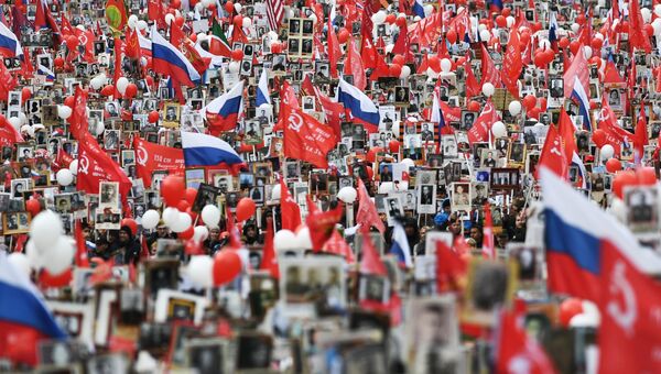 Участники акции Бессмертный полк в Москве. Архивное фото Участники акции Бессмертный полк в Москве. Архивное фото