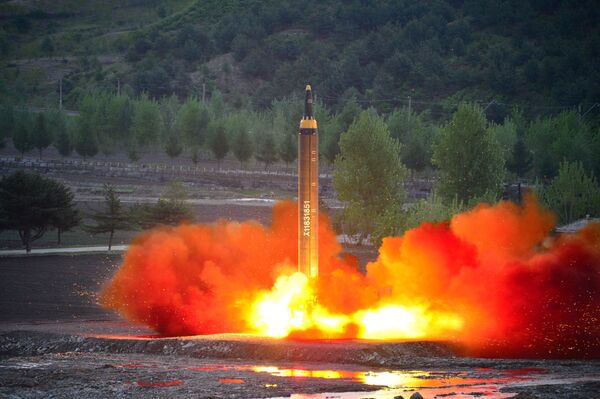 Испытание баллистической ракеты средней дальности Hwasong-12 в КНДР. 15 мая 2017 Испытание баллистической ракеты средней дальности Hwasong-12 в КНДР. 15 мая 2017