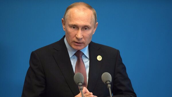 Президент РФ Владимир Путин во время пресс подхода к российским СМИ по итогам участия в Международном форуме Один пояс, один путь. 15 мая 2017 Президент РФ Владимир Путин во время пресс подхода к российским СМИ по итогам участия в Международном форуме Один пояс, один путь. 15 мая 2017