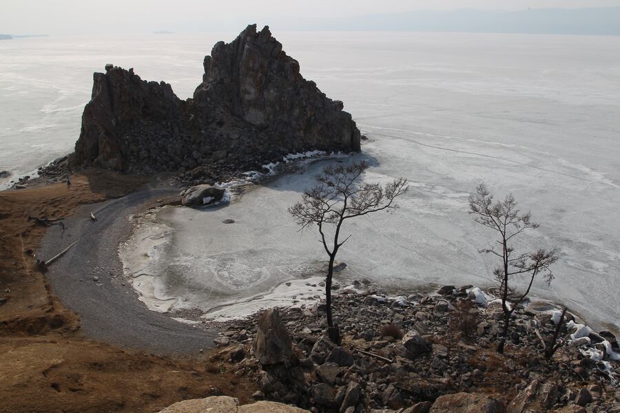 Мыс Бурхан (скала Шаманка), остров Ольхон Мыс Бурхан (скала Шаманка), остров Ольхон