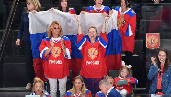 Жены и подруги игроков сборной России во время матча 1/4 финала чемпионата мира по хоккею 2017 между сборными командами России и Чехии. 18 мая 2017 Жены и подруги игроков сборной России во время матча 1/4 финала чемпионата мира по хоккею 2017 между сборными командами России и Чехии. 18 мая 2017