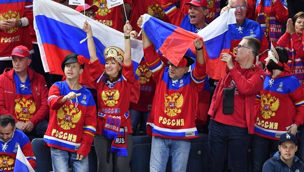 Российские болельщики перед началом встречи со сборной Финляндии Российские болельщики перед началом встречи со сборной Финляндии