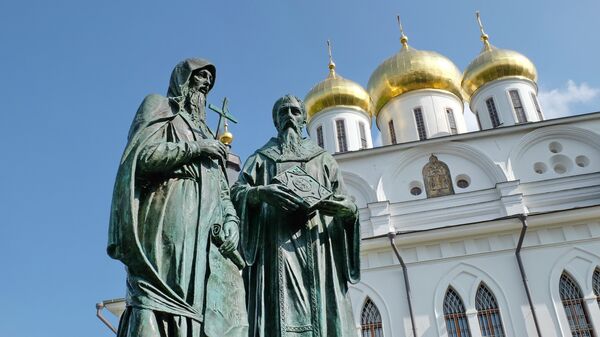 Памятник Кириллу и Мефодию в Дмитрове Памятник Кириллу и Мефодию в Дмитрове