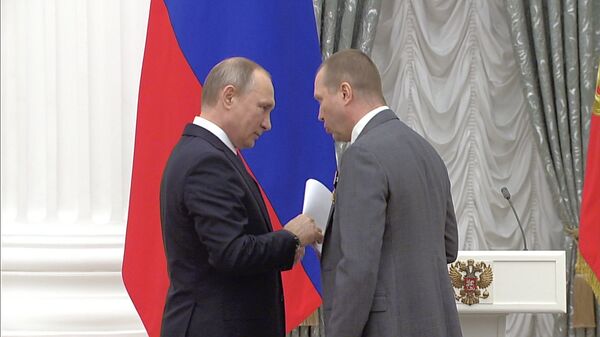 Миронов получил орден от Путина и передал ему письмо в защиту коллеги Миронов получил орден от Путина и передал ему письмо в защиту коллеги