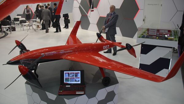 Беспилотный конвертоплан RHV-30 на выставке HeliRussia 2017. Архивное фото Беспилотный конвертоплан RHV-30 на выставке HeliRussia 2017. Архивное фото