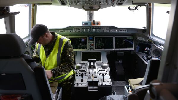 Кабина пилотов нового российского пассажирского самолета МС-21 Кабина пилотов нового российского пассажирского самолета МС-21