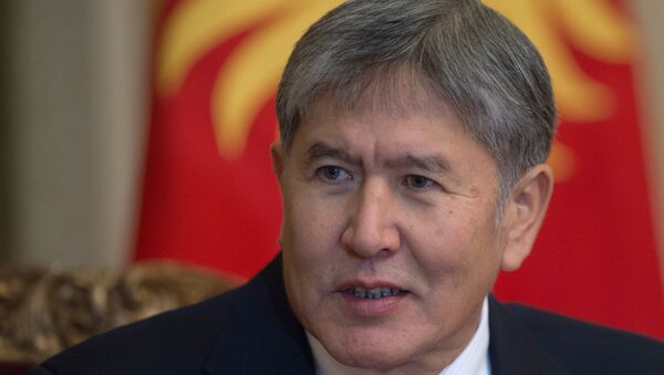 Президент Киргизии Алмазбек Атамбаев. Архивное фото Президент Киргизии Алмазбек Атамбаев. Архивное фото