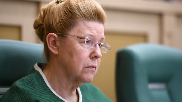 Елена Мизулина во время заседания на тему: Формирование современной системы безопасного отдыха и оздоровления детей Елена Мизулина во время заседания на тему: Формирование современной системы безопасного отдыха и оздоровления детей