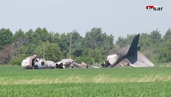 Место жесткой посадки самолета Ан-26 на аэродроме в районе Балашова Саратовской области. 30 мая 2017 Место жесткой посадки самолета Ан-26 на аэродроме в районе Балашова Саратовской области. 30 мая 2017