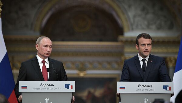 Владимир Путин и президент Франции Эммануэль Макрон во время совместной пресс-конференции в Версальском дворце. 29 мая 2017 Владимир Путин и президент Франции Эммануэль Макрон во время совместной пресс-конференции в Версальском дворце. 29 мая 2017