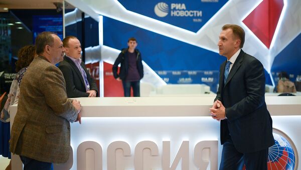 Заместитель председателя правительства РФ Игорь Шувалов у стенда МИА Россия сегодня накануне открытия Санкт-Петербургского международного экономического форума 2017. 31 мая 2017 Заместитель председателя правительства РФ Игорь Шувалов у стенда МИА Россия сегодня накануне открытия Санкт-Петербургского международного экономического форума 2017. 31 мая 2017