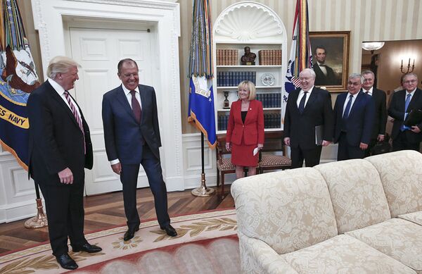 Президент США Дональд Трамп и министр иностранных дел России Сергей Лавров во время встречи в Белом доме. 10 мая 2017 Президент США Дональд Трамп и министр иностранных дел России Сергей Лавров во время встречи в Белом доме. 10 мая 2017