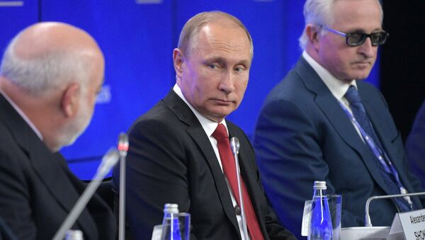 Президент РФ Владимир Путин во время бизнес-диалога Россия — США в рамках XXI Петербургского международного экономического форума Президент РФ Владимир Путин во время бизнес-диалога Россия — США в рамках XXI Петербургского международного экономического форума
