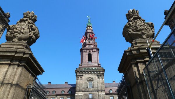 Дворец Кристиансборг в Копенгагене, где заседает датский парламент Дворец Кристиансборг в Копенгагене, где заседает датский парламент