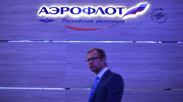 У стенда компании Аэрофлот У стенда компании Аэрофлот
