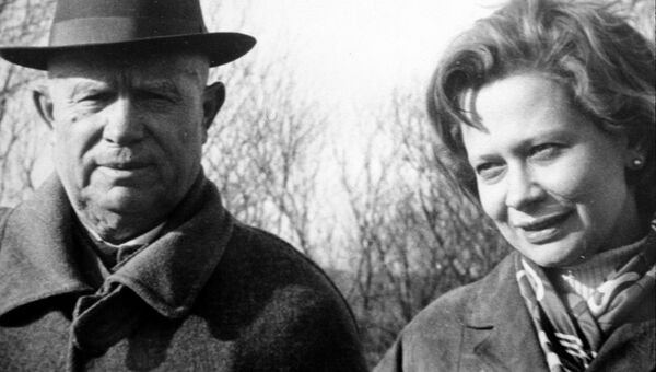 Никита Хрущев с дочерью Юлией Никита Хрущев с дочерью Юлией