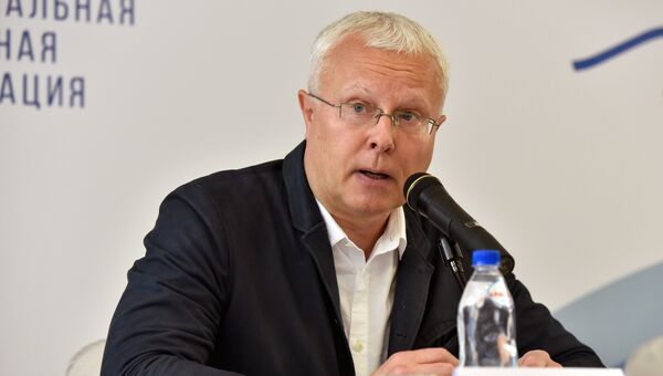 Председатель совета директоров Национальной резервной компании Александр Лебедев на первом медиафоруме Открытый Крым: своими глазами в Алуште. 11 июня 2017 Председатель совета директоров Национальной резервной компании Александр Лебедев на первом медиафоруме Открытый Крым: своими глазами в Алуште. 11 июня 2017