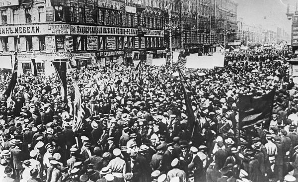 Демонстрация трудящихся Петрограда. 1917 год Демонстрация трудящихся Петрограда. 1917 год
