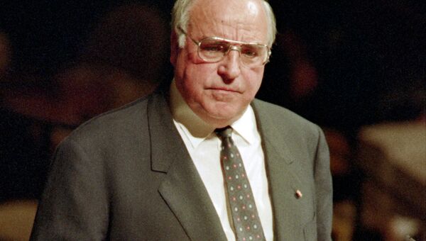 Канцлер Германии Гельмут Коль на выступлении в Генассамблеи ООН. 1992 год Канцлер Германии Гельмут Коль на выступлении в Генассамблеи ООН. 1992 год