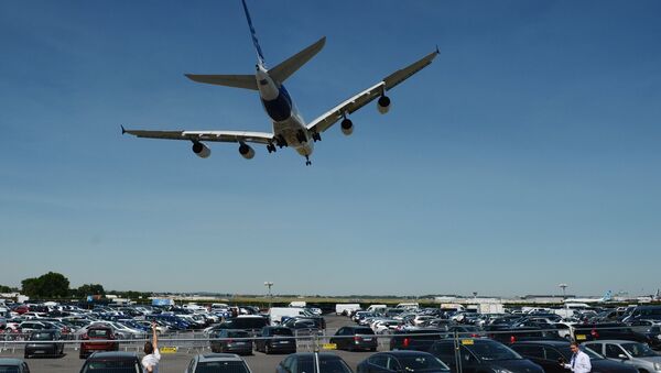 Самолет Airbus A380 на Международном авиасалоне Ле Бурже - 2017 во Франции Самолет Airbus A380 на Международном авиасалоне Ле Бурже - 2017 во Франции