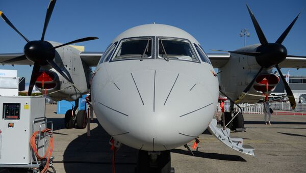 Турбовинтовой многоцелевой транспортный самолет Ан-132 D на Международном авиасалоне Ле Бурже - 2017 во Франции Турбовинтовой многоцелевой транспортный самолет Ан-132 D на Международном авиасалоне Ле Бурже - 2017 во Франции