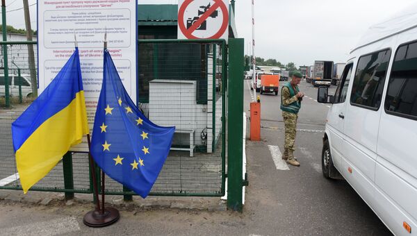 Контрольно-пропускной пункт на границе Украины с Польшей в 100 км от Львова Контрольно-пропускной пункт на границе Украины с Польшей в 100 км от Львова