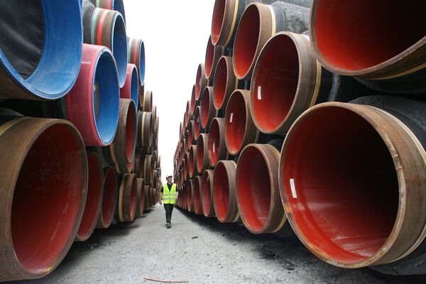 Подготовка к прокладке труб газопровода по дну Балтийского моря в рамках реализации проекта Северный поток в порту Визби на острове Готланд Подготовка к прокладке труб газопровода по дну Балтийского моря в рамках реализации проекта Северный поток в порту Визби на острове Готланд