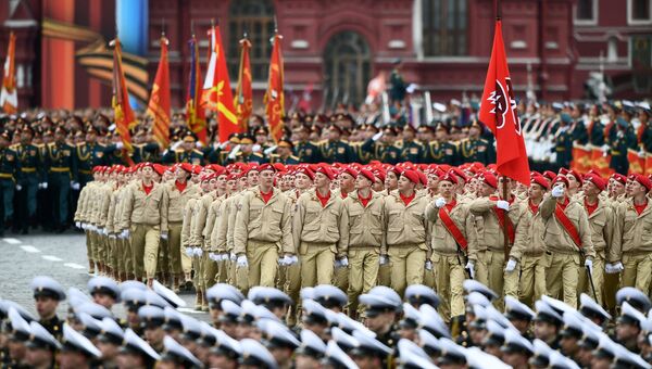 Участники военно-патриотического общественного движения Юнармия на военном параде, посвященном 72-й годовщине Победы в Великой Отечественной войне 1941-1945 годов Участники военно-патриотического общественного движения Юнармия на военном параде, посвященном 72-й годовщине Победы в Великой Отечественной войне 1941-1945 годов