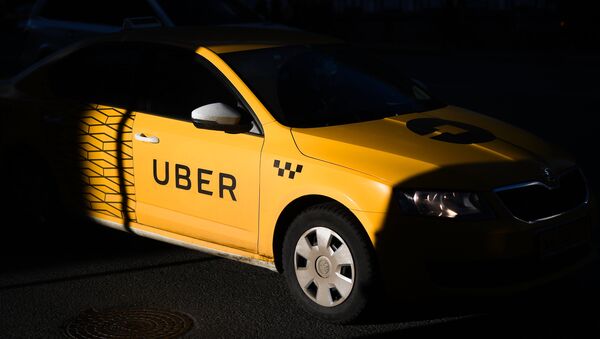 Такси UBER. Архивное фото Такси UBER. Архивное фото