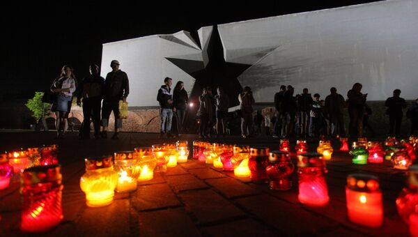 Зрители на мероприятии, посвященном Дню памяти и скорби о погибших в Великой Отечественной войне в Бресте Зрители на мероприятии, посвященном Дню памяти и скорби о погибших в Великой Отечественной войне в Бресте
