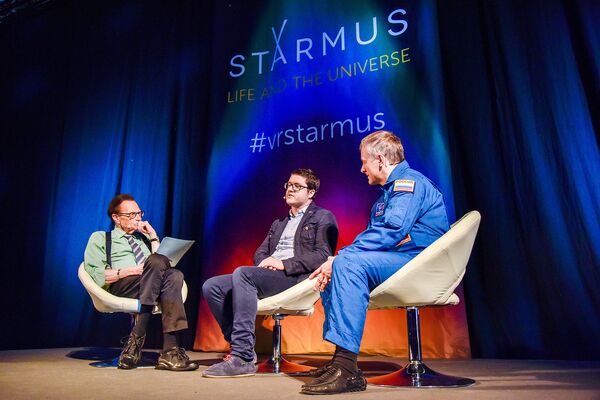 Ведущий программ Larry King Now и Politicking на RT Amercia Ларри Кинг и астронавт NASA поделились впечатлениями от спецпроекта RT Космос 360 Ведущий программ Larry King Now и Politicking на RT Amercia Ларри Кинг и астронавт NASA поделились впечатлениями от спецпроекта RT Космос 360