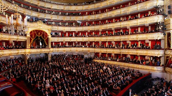 Зрительный зал Большого театра в Москве. Архивное фото Зрительный зал Большого театра в Москве. Архивное фото