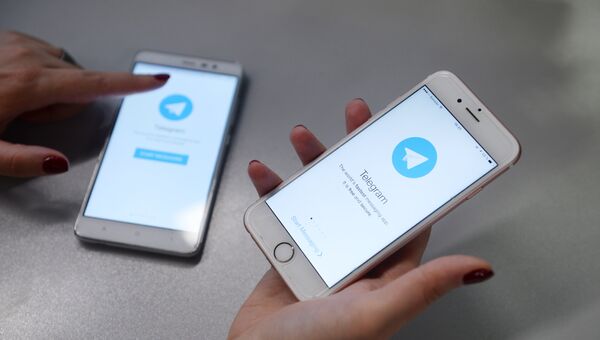 Мессенджер Telegram на экране телефона. Архивное фото Мессенджер Telegram на экране телефона. Архивное фото