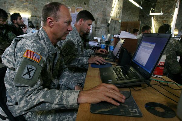 Американские военные в командном пункте Американские военные в командном пункте