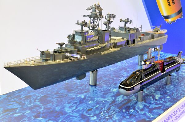 Макет универсальной крылатой ракеты BrahMos, установленной на судне Макет универсальной крылатой ракеты BrahMos, установленной на судне