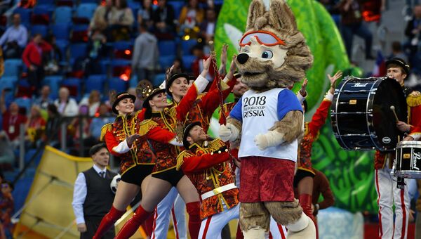 Официальный талисман чемпионата мира по футболу 2018 и Кубка конфедераций FIFA 2017 волк Забивака во время церемонии закрытия Кубка конфедераций-2017 в Санкт-Петербурге Официальный талисман чемпионата мира по футболу 2018 и Кубка конфедераций FIFA 2017 волк Забивака во время церемонии закрытия Кубка конфедераций-2017 в Санкт-Петербурге