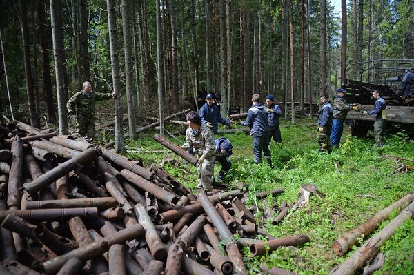 Работа экспедиции тяжела: волонтерам приходится очищать острова от тяжелых металлических объектов Работа экспедиции тяжела: волонтерам приходится очищать острова от тяжелых металлических объектов