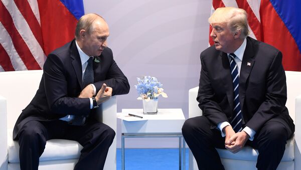 Президент России Владимир Путин и президент США Дональд Трамп во время встречи на саммите G20 в Гамбурге. 7 июля 2017 Президент России Владимир Путин и президент США Дональд Трамп во время встречи на саммите G20 в Гамбурге. 7 июля 2017