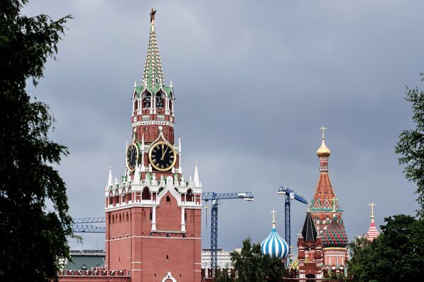 Вид на Спасскую башню Московского Кремля Вид на Спасскую башню Московского Кремля