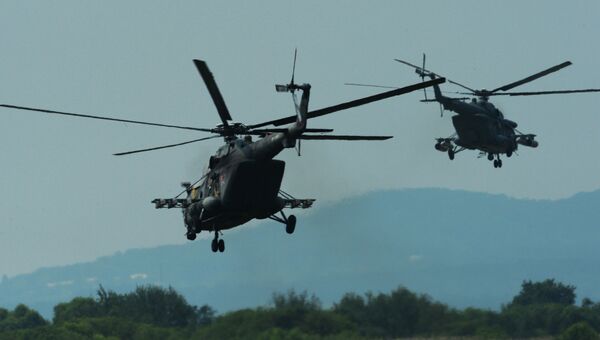 Вертолеты Ми-8 АМТШ во время учений отдельного вертолетного полка на аэродроме Черниговка в Приморском крае Вертолеты Ми-8 АМТШ во время учений отдельного вертолетного полка на аэродроме Черниговка в Приморском крае