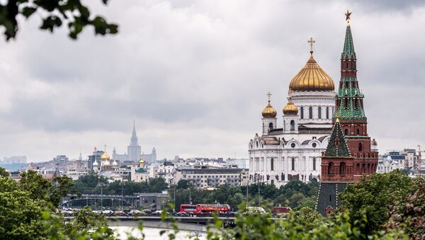 Вид на Кремль и храм Христа Спасителя в Москве Вид на Кремль и храм Христа Спасителя в Москве