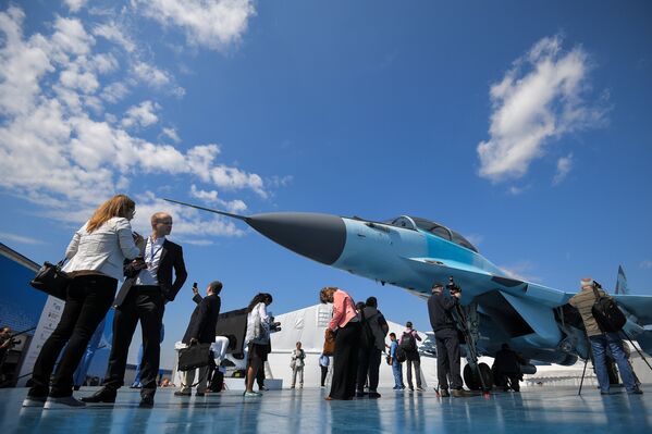Многоцелевой истребитель МиГ-35 на Международном авиационно-космическом салоне МАКС-2017 в Жуковском. 18 июля 2017 Многоцелевой истребитель МиГ-35 на Международном авиационно-космическом салоне МАКС-2017 в Жуковском. 18 июля 2017