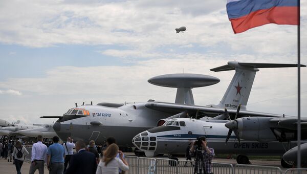 Самолет воздушного наблюдения и аэрофотосъёмки Ан-30 и самолет дальнего радиолокационного обнаружения и управления А -50У представленные на МАКС-2017 Самолет воздушного наблюдения и аэрофотосъёмки Ан-30 и самолет дальнего радиолокационного обнаружения и управления А -50У представленные на МАКС-2017